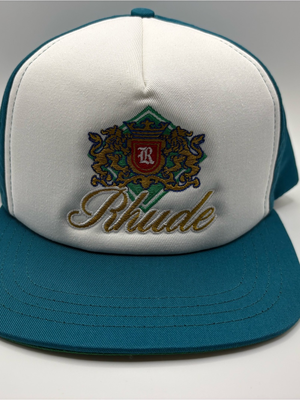 NWT Rhude Menthol Trucker Embroidered Crest Trucker Hat in Teal & White